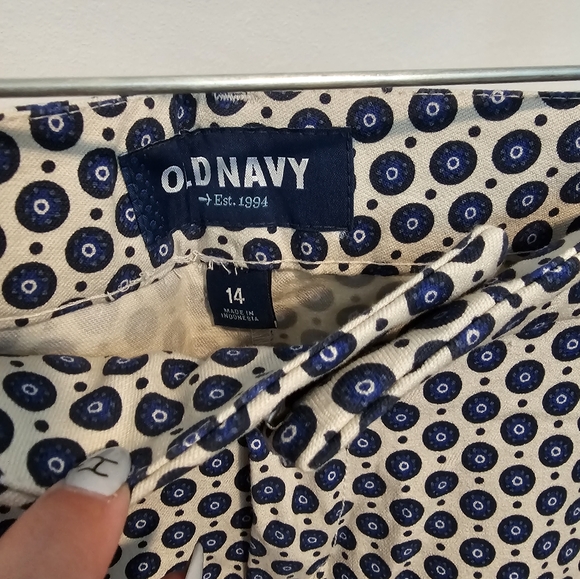 Old Navy pants, blue and white design, 14 - Picture 4 of 4